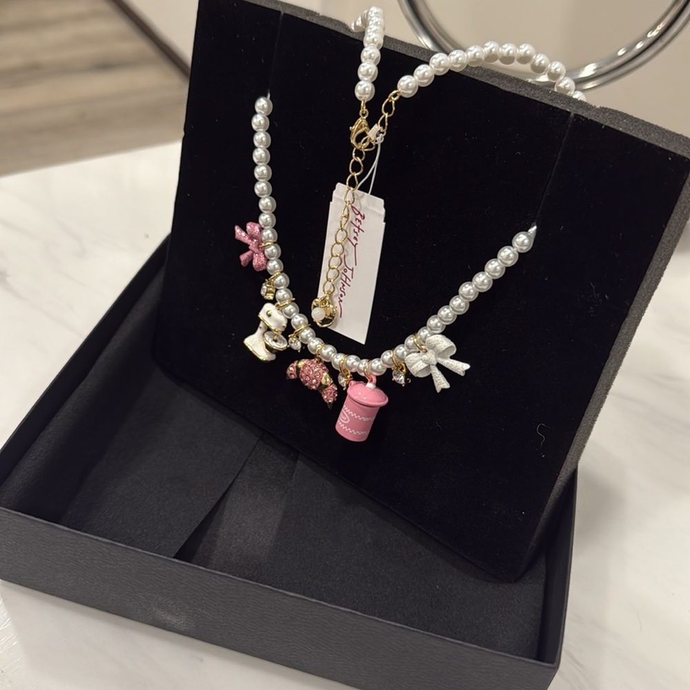 BETSEY JOHNSON BABY CAKE NECKLACE NWT And Gift Box